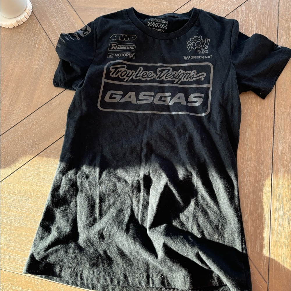 Trolead woman’s shirt